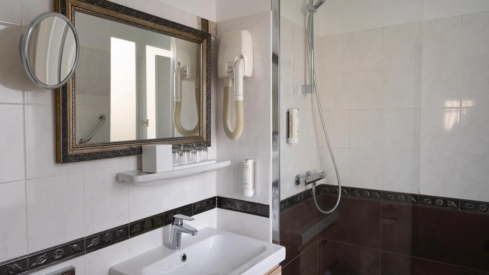Hotel Delavigne Paris